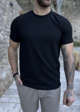 Ανδρική μαύρη κοντομάνικη μπλούζα με ανάγλυφο ύφασμα R260334M