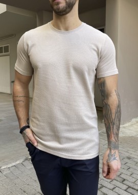 Ανδρική μπεζ κοντομάνικη μπλούζα με ανάγλυφο ύφασμα R250331