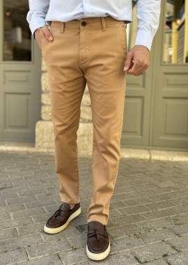 Ανδρικό κάμελ παντελόνι υφασμάτινο Chinos Regular 2517T