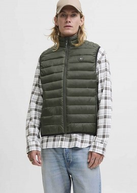 JACK & JONES - JACK & JONES ανδρικό αμάνικό μπουφάν με καπιτονέ σχέδιο Slim Fit - 12280973 Κυπαρισσί