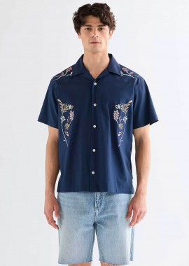 Wrangler® ανδρικό κοντομάνικο πουκάμισο με κεντημένο σχέδιο Relaxed Fit - 112378101 Μπλε Σκούρο